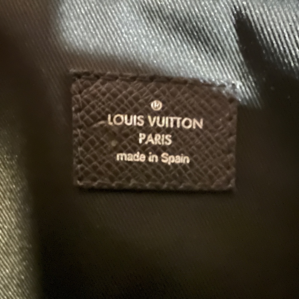 Louis Vuitton Crossbody Men’s Bag - Picture 5 of 7